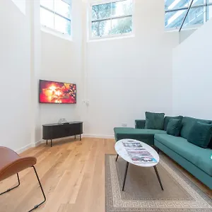 Apartment Exquisite 3br Duplex Period Conversion, Air-con & Amenities, London