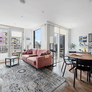 Apartment Impeccable Modern 2br Peachy, London